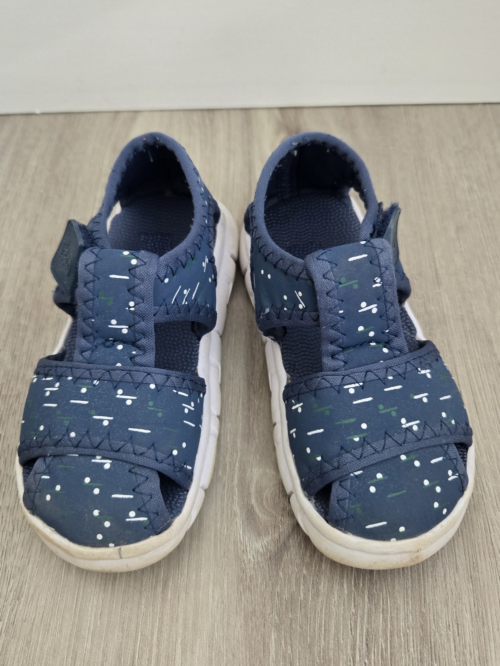 Kids Navy Patterned Closed-Toe Sport Sandals US 9.5